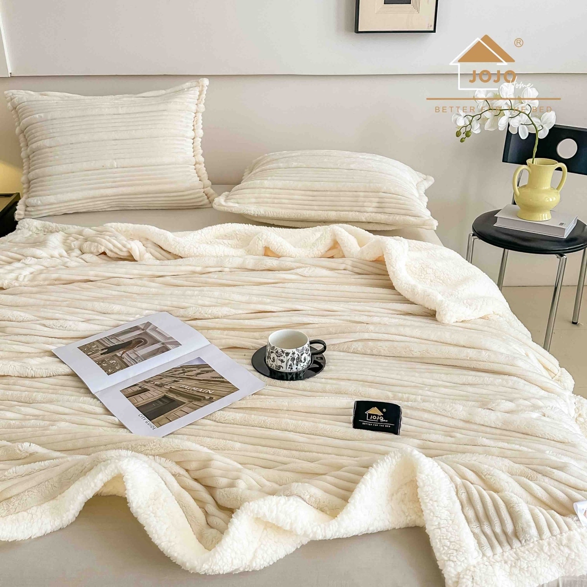 patura cu blanita deluxe cu 2 fete de perna crem premium patura cu blanita deluxe cu 2 fete de perna crem premium