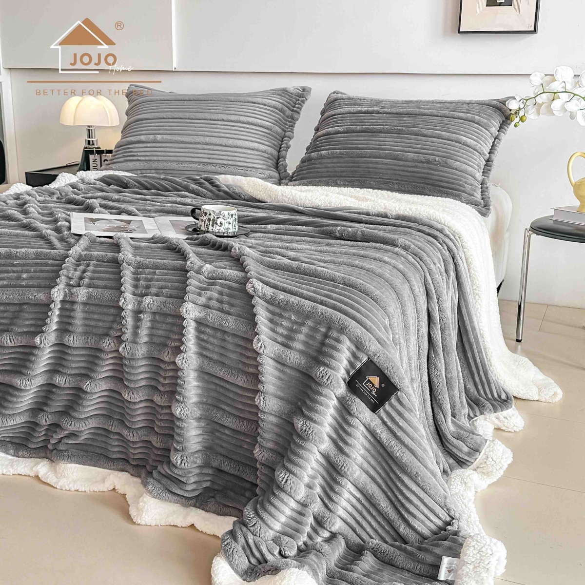 patura cu blanita deluxe cu 2 fete de perna gri deschis patura cu blanita deluxe cu 2 fete de perna gri deschis