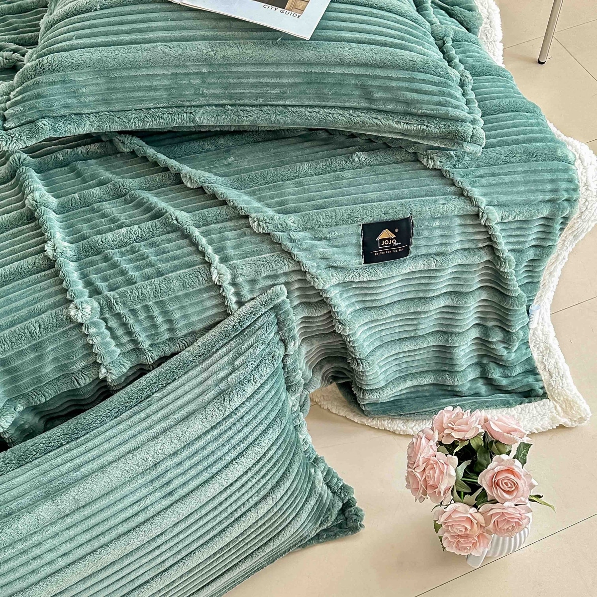 patura cu blanita deluxe cu 2 fete de perna turcoaz croiala uni patura cu blanita deluxe cu 2 fete de perna turcoaz croiala uni