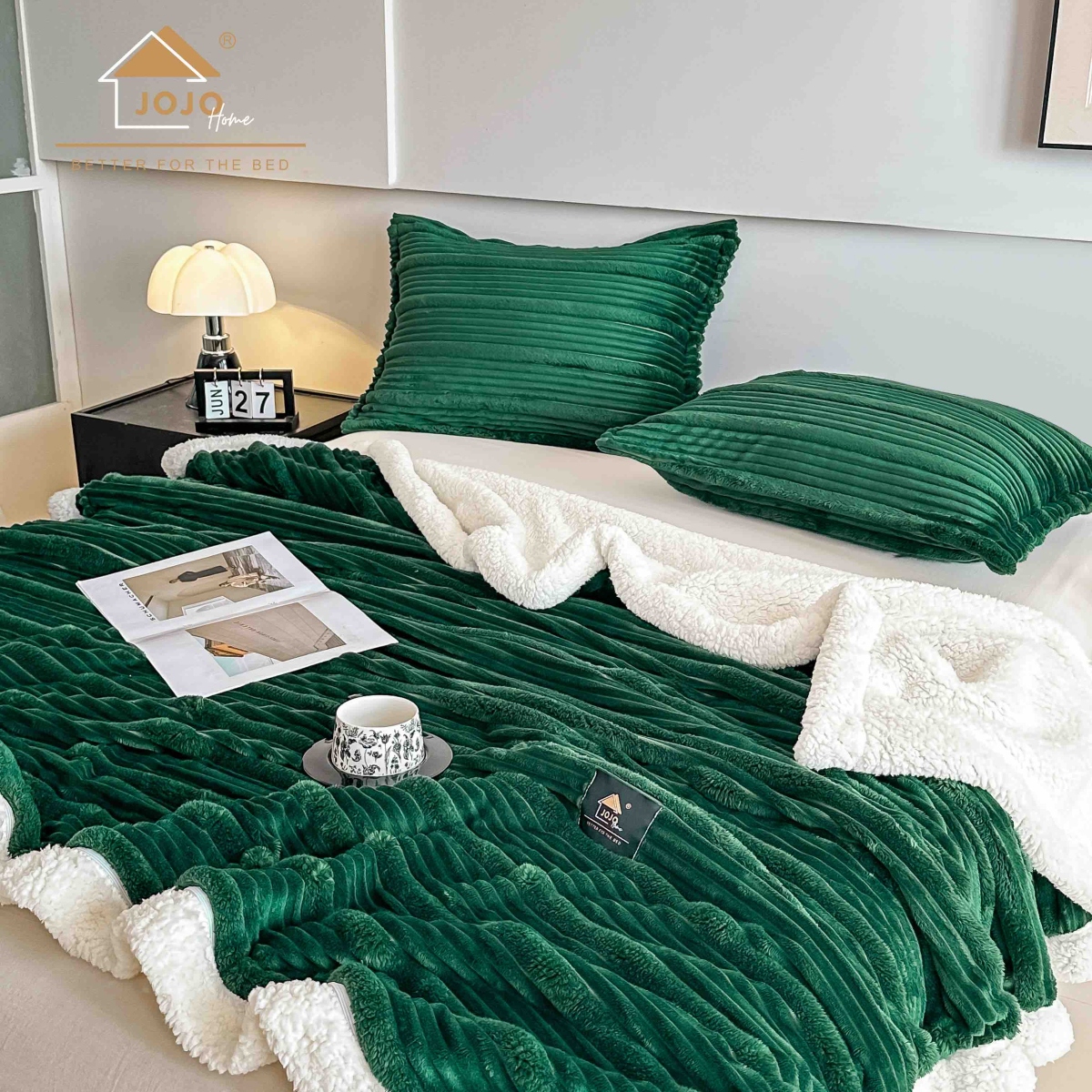 patura cu blanita deluxe cu 2 fete de perna verde smarald aproape patura cu blanita deluxe cu 2 fete de perna verde smarald aproape