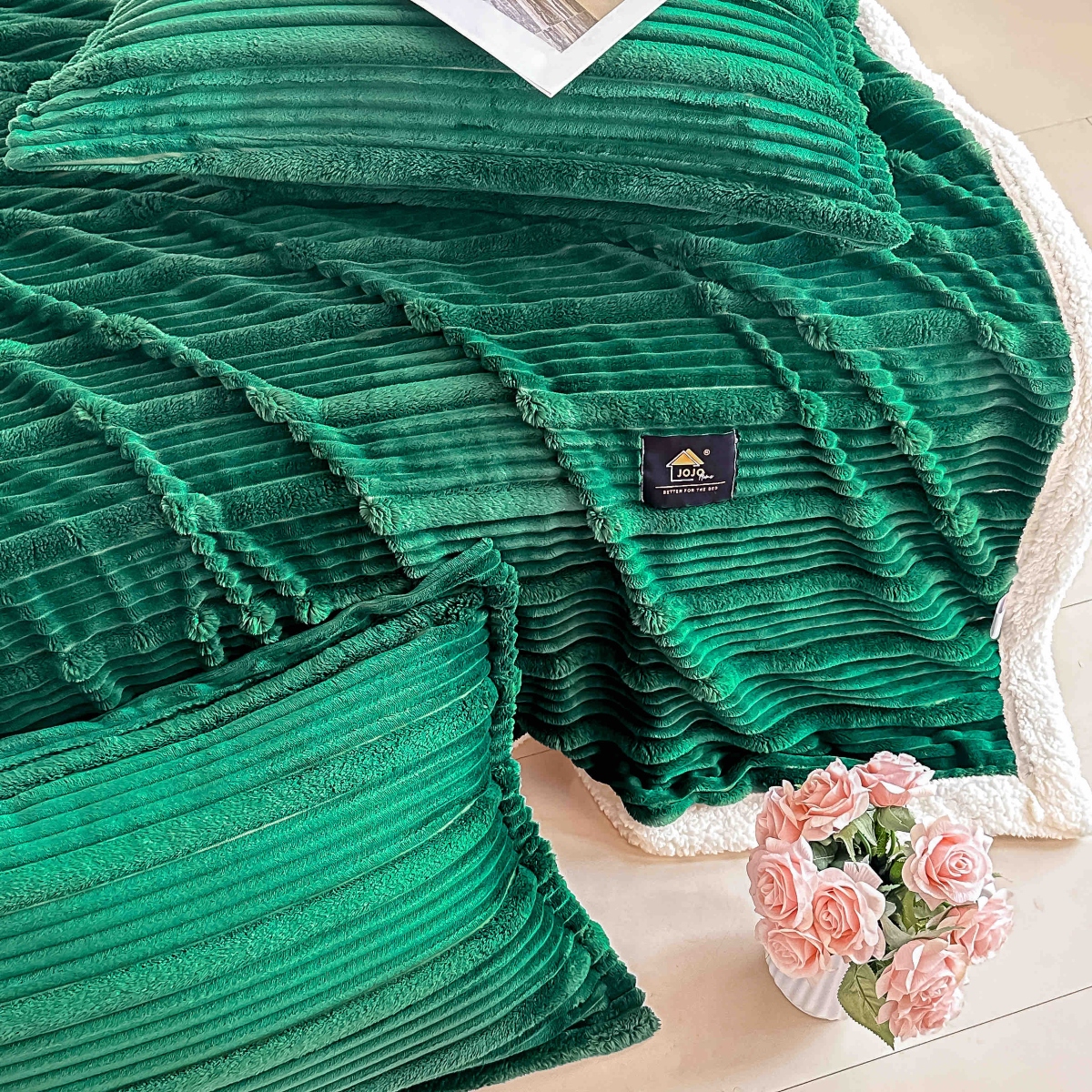 patura cu blanita deluxe cu 2 fete de perna verde smarald calitate patura cu blanita deluxe cu 2 fete de perna verde smarald calitate