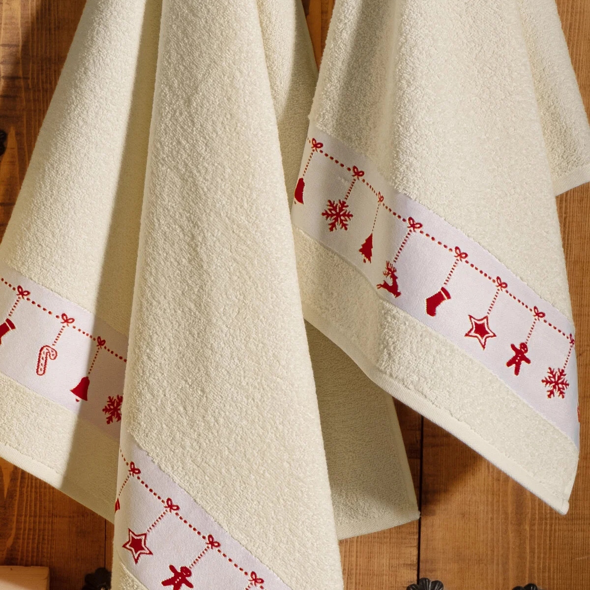 set prosoape craciun model crem aproape set prosoape craciun model crem aproape