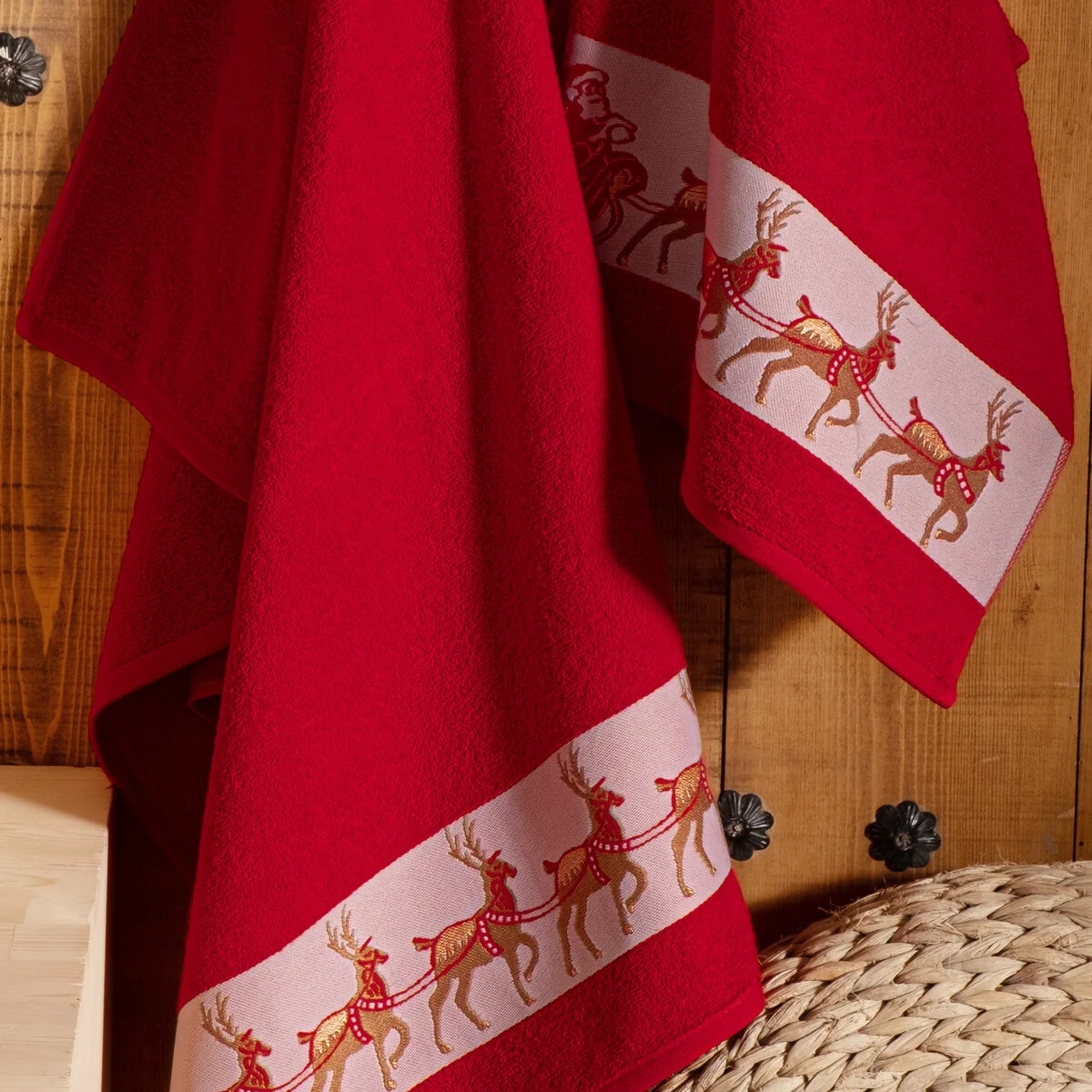 set prosoape craciun model rosu aproape set prosoape craciun model rosu aproape