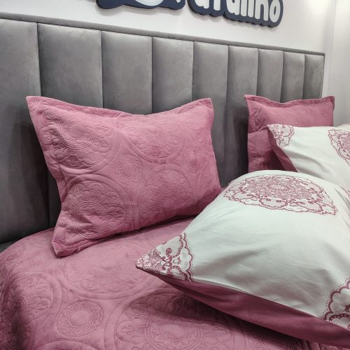 cuvertura de pat de catifea roz pudra