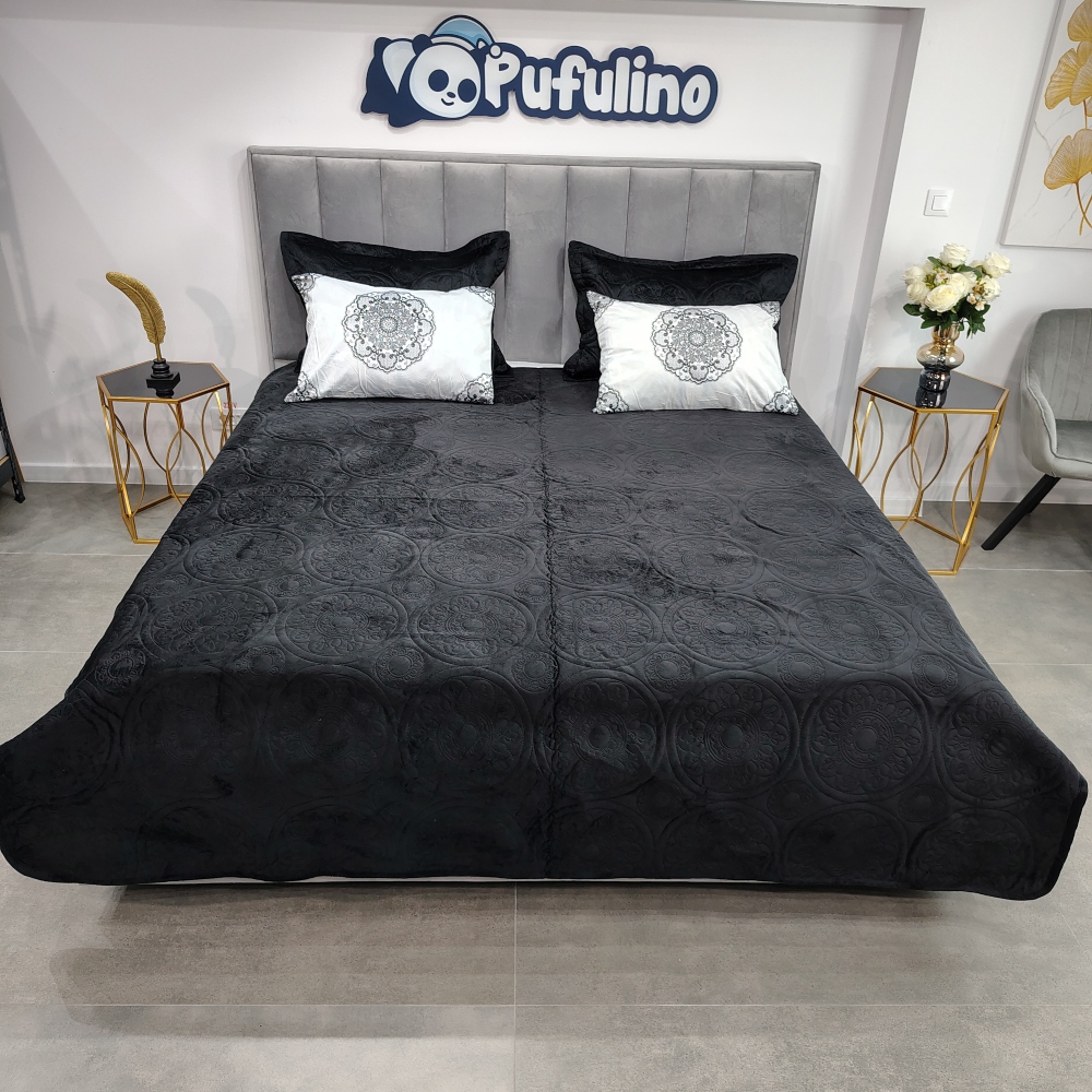 cuvertura de pat din catifea neagra cuvertura de pat din catifea neagra