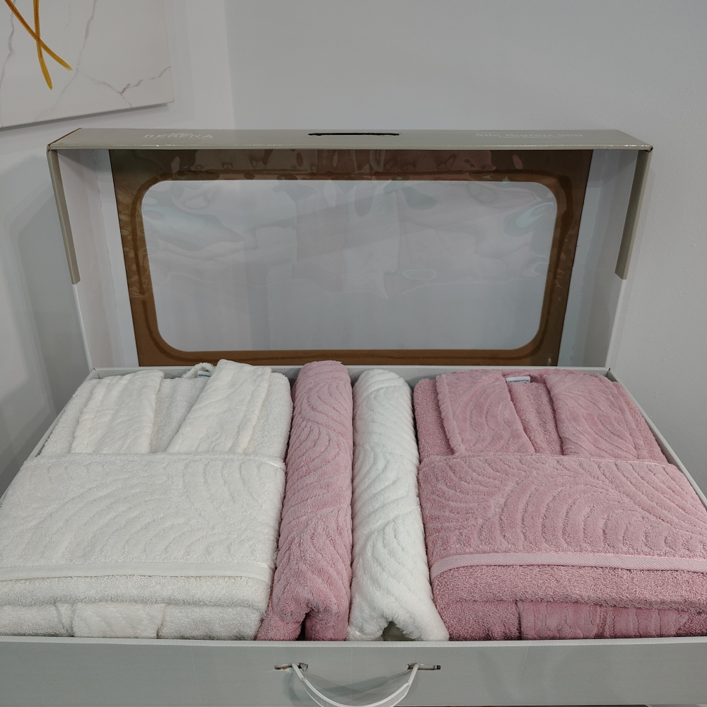 Set halate baie 6 piese roz pudra si alb cutie desfacuta Set halate baie 6 piese roz pudra si alb cutie desfacuta