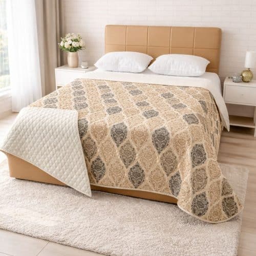 cuvertura de pat bej cu romburi gri