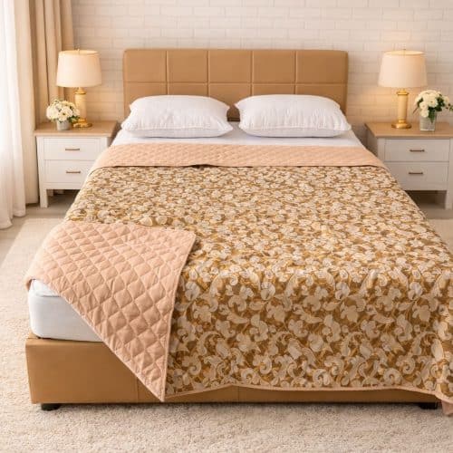 cuvertura de pat maro cu ornamente albe