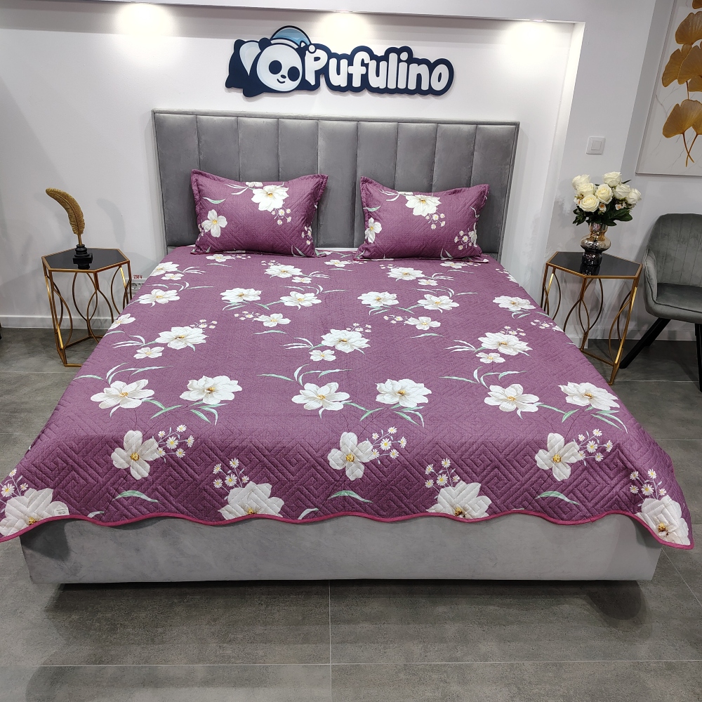 cuvertura de pat mov cu flori albe cuvertura de pat mov cu flori albe