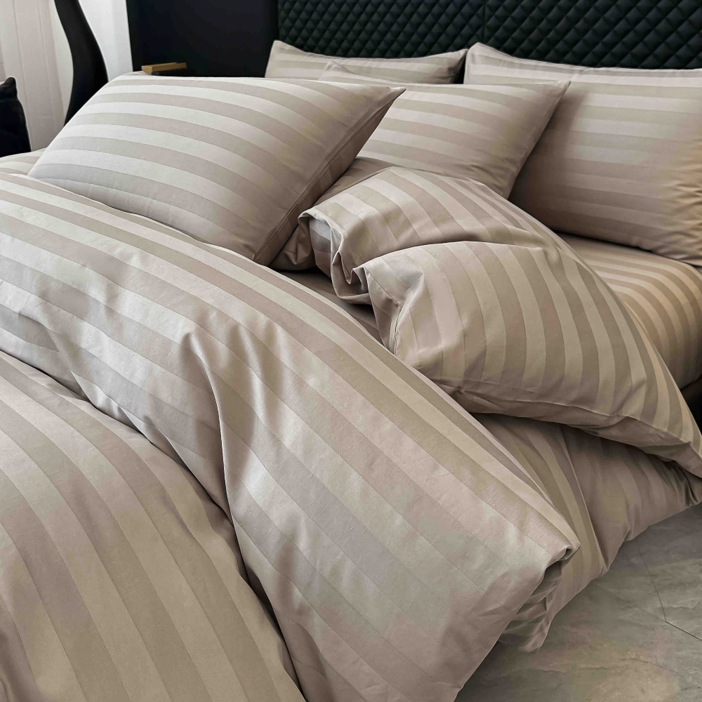 Lenjerie bumbac 100 organic 6 piese bej material Lenjerie Damasc Premium din Bumbac 100%, Pat 2 Persoane - Jojo Home - Bej - PUF243838 - imagine 4