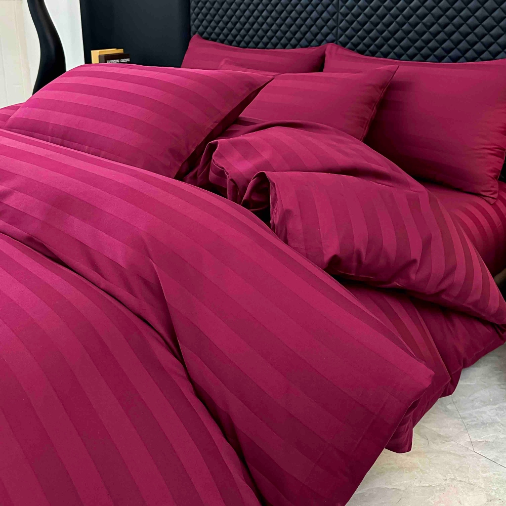 Lenjerie bumbac 100 organic 6 piese grena material Lenjerie Damasc Premium din Bumbac 100%, Pat 2 Persoane - Jojo Home - Grena - PUF243866 - imagine 4