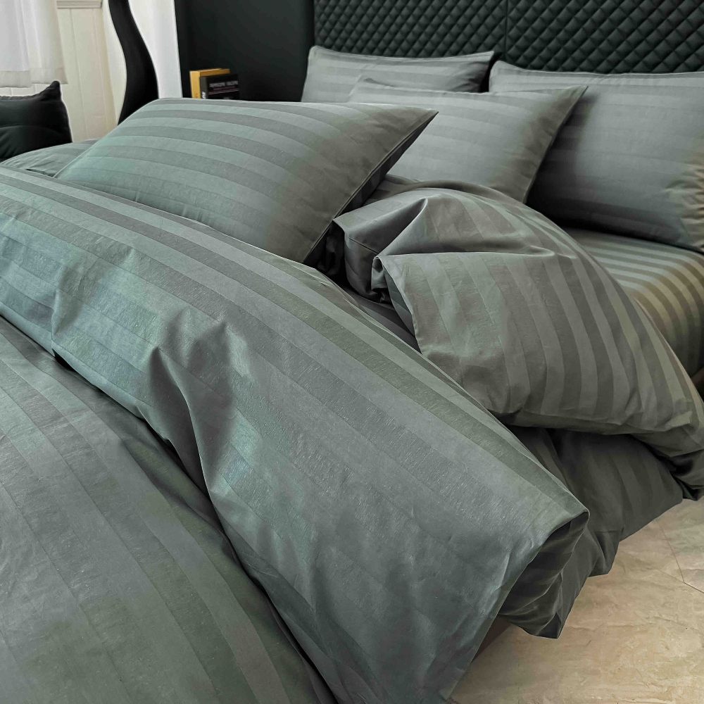 Lenjerie bumbac 100 organic 6 piese verde inchis material Lenjerie Damasc Premium din Bumbac 100%, Pat 2 Persoane - Jojo Home - Verde Inchis - PUF243860 - imagine 4