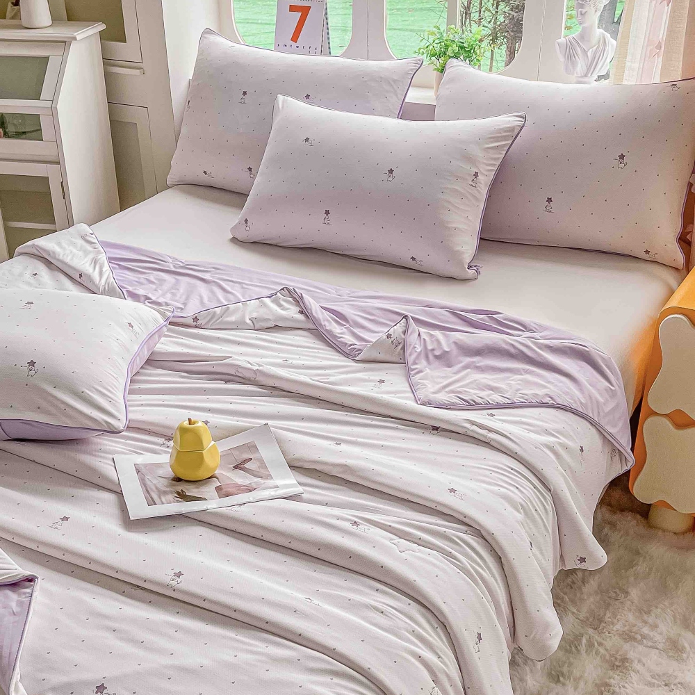 pilota de vara alba cu stelute lila (2) pilota de vara alba cu stelute lila (2)