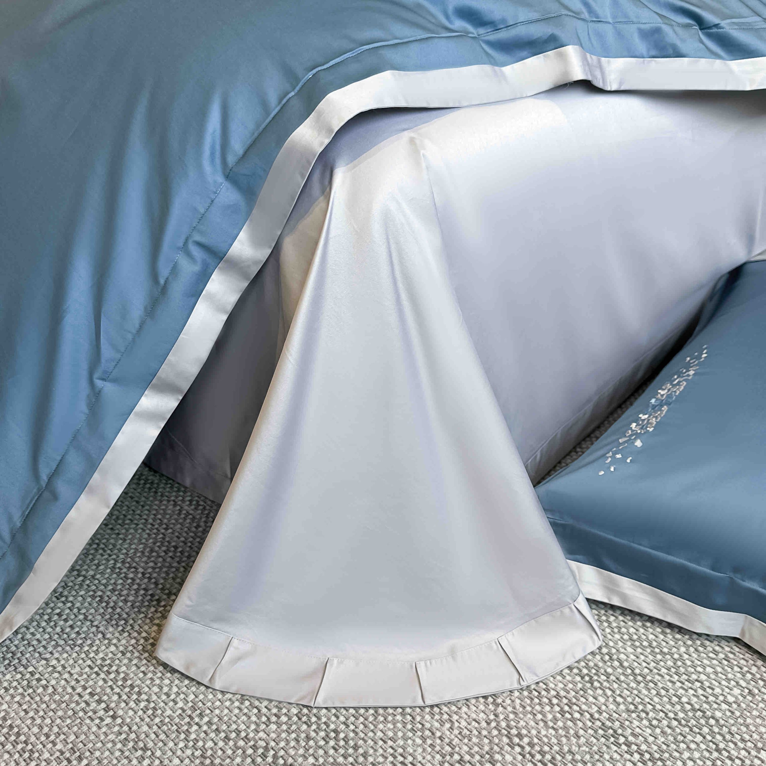 Lenjerie bumbac organic satin bleu cu gri cearceaf de pat Lenjerie bumbac organic satin bleu cu gri cearceaf de pat