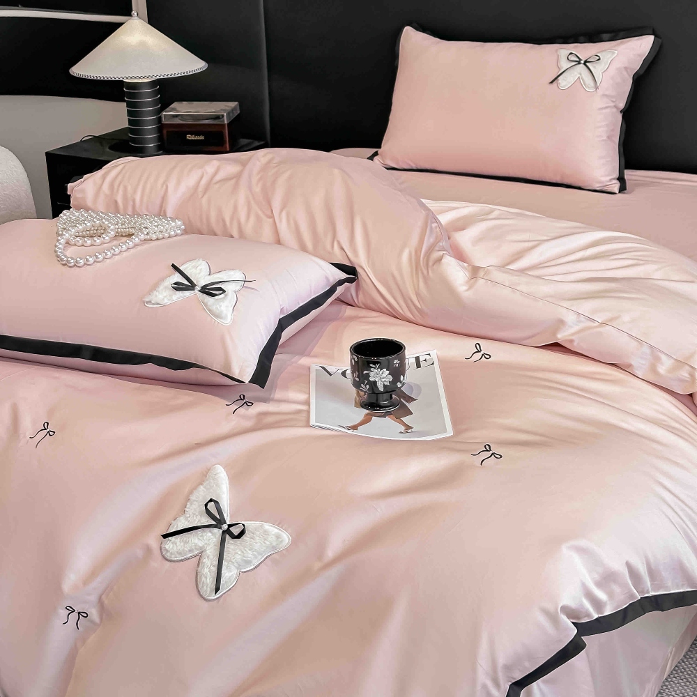 Lenjerie bumbac organic satin roz cu negru si fundite material Lenjerie bumbac organic satin roz cu negru si fundite material