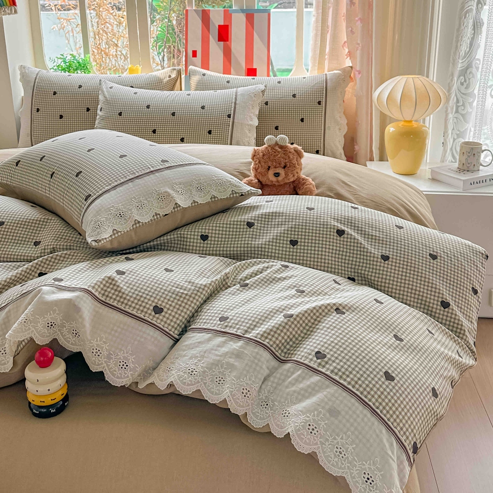 Lenjerie din bumbac cu broderie bej cu inimioare material Lenjerie din bumbac cu broderie bej cu inimioare material