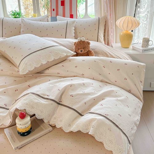 Lenjerie din bumbac cu broderie crem cu cirese material