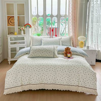 Lenjerie din bumbac cu broderie crem si bleu cu flori