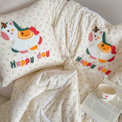 Pilota pentru copii 2 in 1 din bumbac cu 2 fete de perna model unicorn colorat material