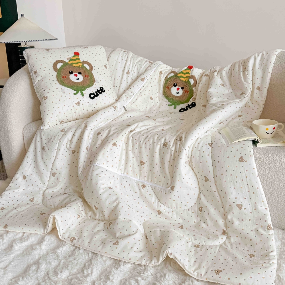 Pilota pentru copii 2 in 1 din bumbac cu 2 fete de perna model ursulet verde Pilota pentru copii 2 in 1 din bumbac cu 2 fete de perna model ursulet verde
