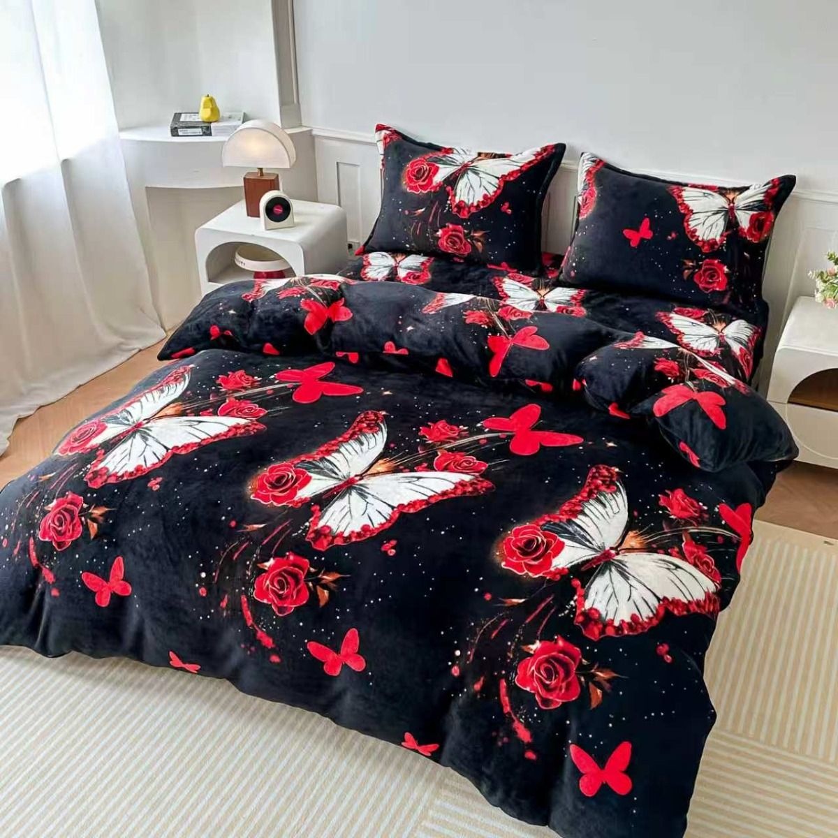 lenjerie cocolino neagra cu fluturi rosi lenjerie cocolino neagra cu fluturi rosi