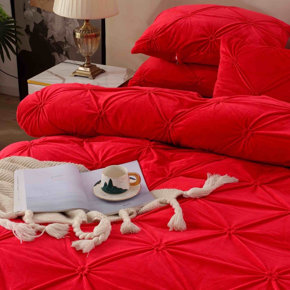 Lenjerie din Catifea cu pliuri Rosu Jojo Home material Set Lenjerie de Pat Catifea Cocolino cu Pliuri, Cearceaf cu Elastic, 4 Piese, Pat 2 Persoane, Jojo Home - Rosu - PUF255992 - imagine 3