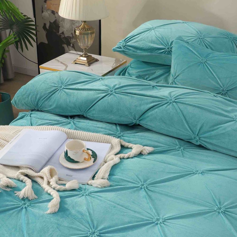 Lenjerie din Catifea cu pliuri Turcoaz Jojo Home material Set Lenjerie de Pat Catifea Cocolino cu Pliuri, Cearceaf cu Elastic, 4 Piese, Pat 2 Persoane, Jojo Home - Turcoaz - PUF256002 - imagine 3