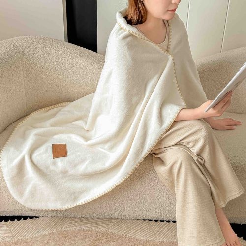 Patura Premium tip Casmir cu Bordura Festonata, Model cu Capse tip Sal Crem