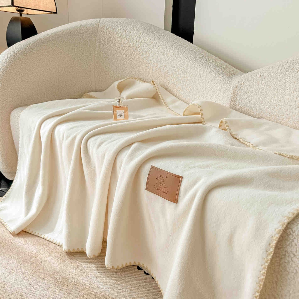 Patura Premium tip Casmir cu Bordura Festonata, Model cu Capse tip Sal Crem Model Patura Premium tip Casmir cu Bordura Festonata, Model cu Capse tip Sal Crem Model