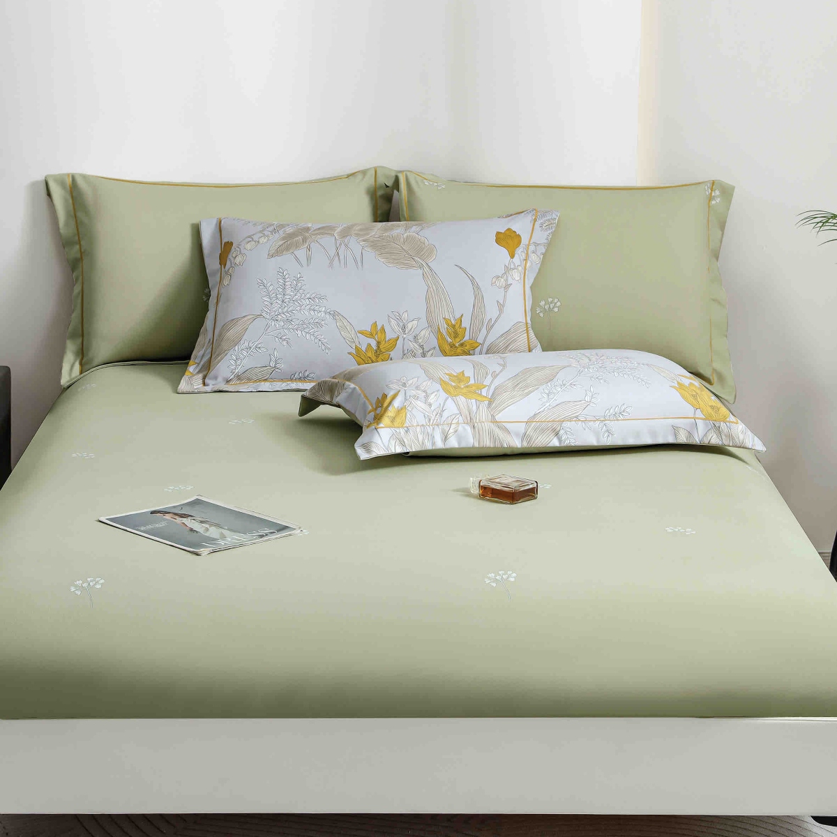 lenjerie la cutie alb verde cu flori finet cearceaf cu elastic lenjerie la cutie alb verde cu flori finet cearceaf cu elastic